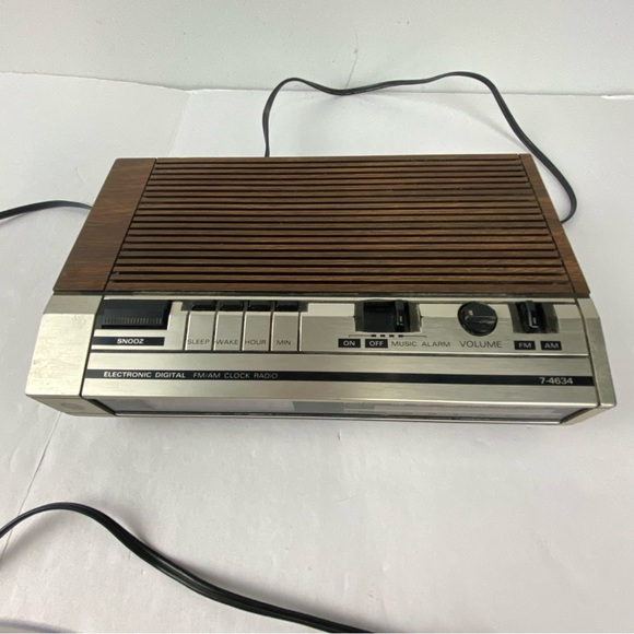 Vintage General Electric GE Digital AM/FM Radio Alarm Clock Model 7-4634B Works - Picture 3 of 6